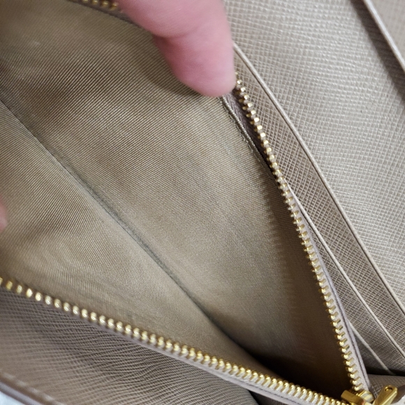 ‼️SOLD‼️PRADA LONG WALLET SAFFIANO SHINE LEATHER - Picture 13 of 14